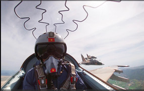 Mãn nhãn với đội hình phản lực Yak-130 xé gió trên không