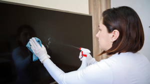 Vệ sinh TV màn hình phẳng thế nào mới đúng?