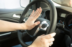 Ô tô bấm còi trong thời gian 22h- 5h ở đô thị bị phạt bao nhiêu tiền?