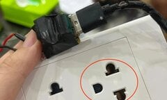 Phòng trọ ở Hà Nội bị tố lắp camera quay lén trong ổ điện