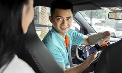 Nhiều khách hàng 'nghiện' đi taxi điện 'vừa sang lại vừa xanh'