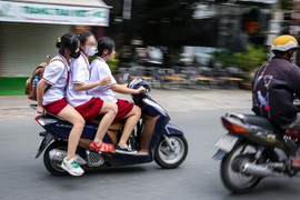 Người chưa thành niên lái xe máy từ 50cm3 trở lên bị phạt bao nhiêu tiền?