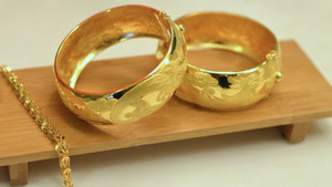 Giá vàng hôm nay 6/7: Bật tăng, lên mức cao nhất trong một tháng