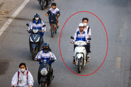 Chở người ngồi sau không đội mũ bảo hiểm bị phạt bao nhiêu tiền?