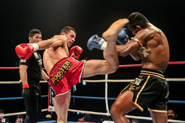 ‘Thánh Muay’ Buakaw tái xuất thất bại, cổ động viên vẫn ca ngợi hết lời