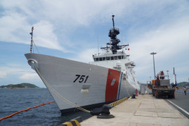 Tàu Hải quân Mỹ cập cảng Cam Ranh