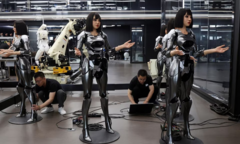 Khám phá nhà máy sản xuất robot giống hệt con người lớn nhất thế giới