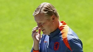 Tuyển Hà Lan gặp sự cố trước trận gặp Anh