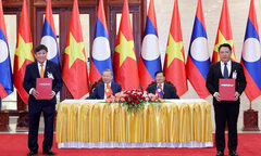 Vietjet trao thoả thuận tăng cường kết nối vận tải hàng không Việt Nam - Lào