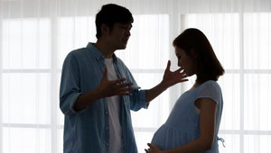 Chồng cặp với 3 cô bồ trong 9 tháng nhưng vẫn khăng khăng 'chỉ yêu mỗi vợ'