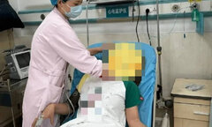 Dạy con làm bài tập hè, mẹ lên cơn co giật, liệt tứ chi vì tức giận
