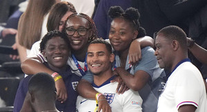 Gia đình tuyển thủ Anh phải trả 600 triệu đồng để xem chung kết EURO