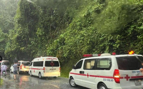 Sạt lở đất vùi lấp xe khách ở Hà Giang: 7 người chết, có 2 trẻ em