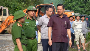 Chủ tịch Hà Giang chỉ đạo hơn 300 cán bộ, chiến sỹ tìm kiếm nạn nhân vụ sạt lở