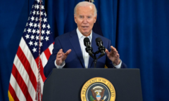 Tổng thống Biden nói chuyện với ông Trump sau vụ nổ súng