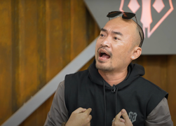 Tiến Luật 'chơi chiêu, bật khóc' tại 'Anh trai vượt ngàn chông gai'