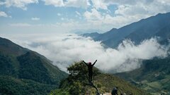 Băng rừng tìm 'đại dương mây' trên đỉnh Lùng Cúng