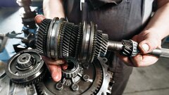 Xe số sàn khó vào số, phải làm gì?