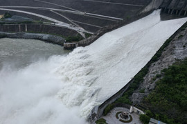 Chiều nay, hồ thủy điện Hòa Bình và Tuyên Quang mở cửa xả đáy