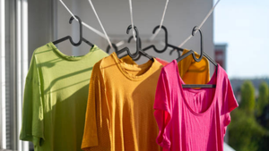 Có nên phơi quần áo, chăn màn trên cục nóng điều hòa cho nhanh khô?