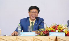 Chủ tịch Địa ốc Hoàng Quân bị tạm hoãn xuất cảnh