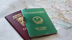 Có được mở tài khoản ngân hàng bằng hộ chiếu?