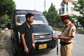 Ô tô chuyển hướng không nhường đường bị phạt bao nhiêu tiền?