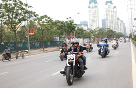 Xe mô tô phân khối lớn có được chạy vào làn ô tô?