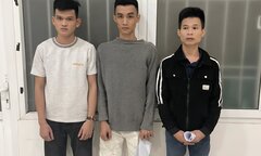 Dừng chờ đèn đỏ, nam thanh niên bị nhóm cướp đánh bất tỉnh
