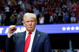 Đội ngũ chiến dịch của ông Trump chuyển hướng thách thức bà Harris