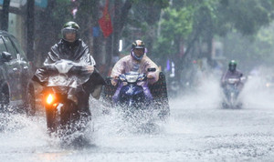 Bão số 2 giật cấp 13 cách Quảng Ninh-Hải Phòng 170km, Bắc Bộ bước vào đợt mưa to