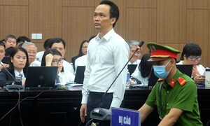 Bị cáo Trịnh Văn Quyết đổ bệnh, phiên toà phúc thẩm vụ FLC tạm hoãn