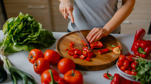 Cách làm dịu tay bỏng rát do dính ớt