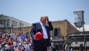 Mật vụ Mỹ khuyên ông Trump dừng vận động tranh cử ngoài trời