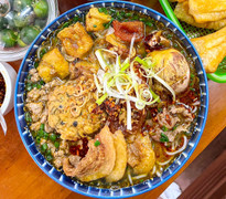 Điểm danh quán bún riêu tóp mỡ ngon chuẩn vị ở TP.HCM
