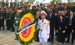 Đoàn Cuba xúc động trước tình cảm Nhân dân Việt Nam dành cho Tổng Bí thư