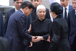 Tổng Bí thư, Chủ tịch nước Lào xúc động tiễn biệt Tổng Bí thư Nguyễn Phú Trọng