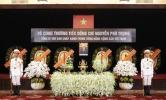 Người dân miền Nam viếng Tổng Bí thư Nguyễn Phú Trọng