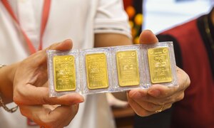 Giá vàng hôm nay 25/7: Mất ngưỡng 2.400 USD/ounce