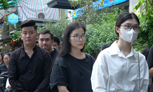 Người trẻ rơi nước mắt tiễn biệt Tổng Bí thư Nguyễn Phú Trọng