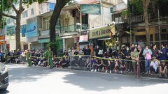 Người dân đội nắng tiễn biệt Tổng Bí thư Nguyễn Phú Trọng