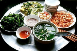 Mâm cơm ngày hè đặc trưng xứ Nghệ hấp dẫn khó cưỡng