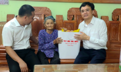 Bắc Ninh: Thị xã Quế Võ thăm, tặng quà các gia đình chính sách nhân ngày 27/7
