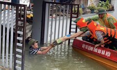Bí thư Hà Nội yêu cầu lên phương án sơ tán hơn 1.000 hộ dân trong vùng lũ