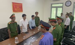 Bắt Phó Chi cục trưởng cùng chuyên viên Chi cục Quản lý đất đai ở Quảng Nam