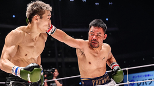 Manny Pacquiao tái xuất ở tuổi 45, tung đòn như mưa trước võ sĩ trẻ 