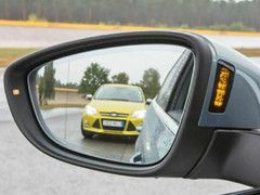 Những chức năng quan trọng trên ô tô hay bị tài xế sử dụng sai