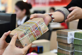 Bất ngờ 'khẩu vị' đầu tư của các chuyên gia: Có tiền sẽ gửi ngân hàng 50 - 60%