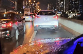 Xác minh ô tô Mazda đi vào làn khẩn cấp, không nhường xe ưu tiên trên Vành đai 3