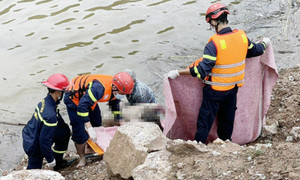 Tìm thấy thi thể bé gái 12 tuổi bị lũ cuốn trôi khi đi làm đồng